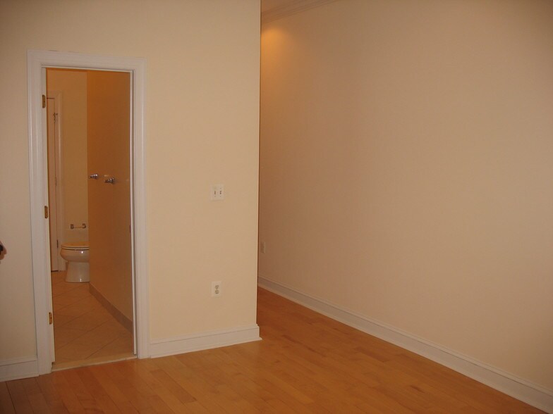 master bdrm - 2120 Mt Royal Terrace