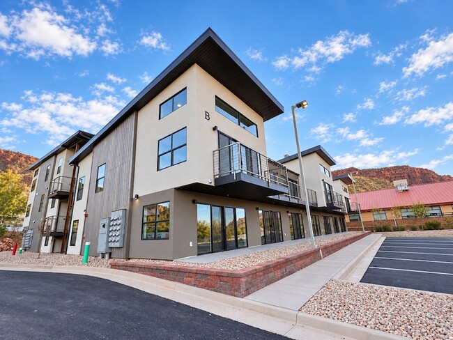 Building Photo - 443 Kane Creek Blvd