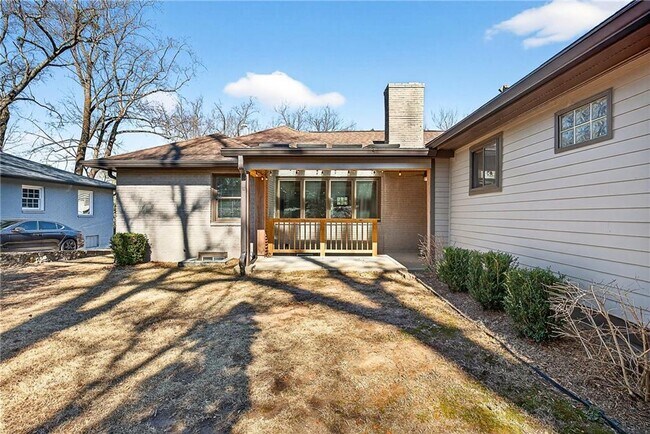 Building Photo - 1319 Chalmette Dr NE