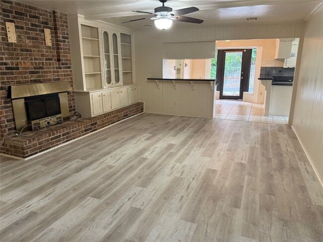 Building Photo - 3232 Parkwood Dr