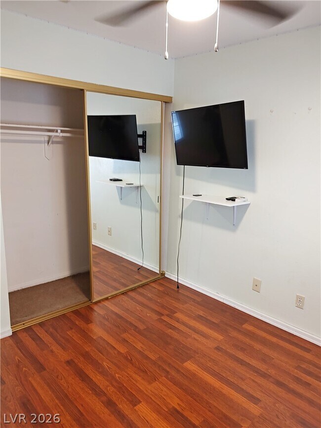 Building Photo - 5350 Rod Ct