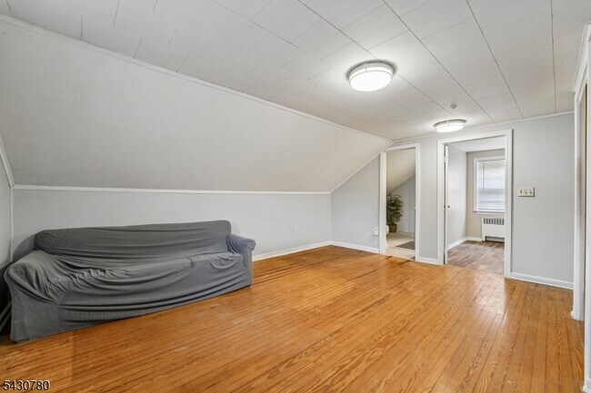 Building Photo - 1030 Jassamine Way
