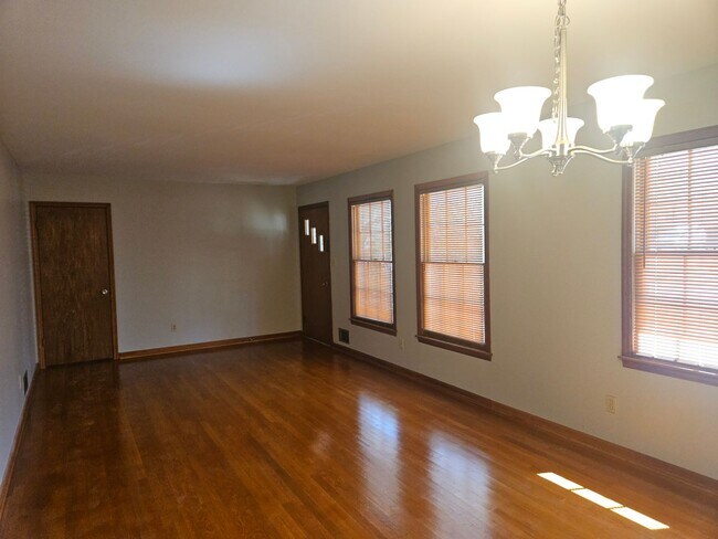 Building Photo - Renovated Classic - Upscale Brick Ranch on Basement