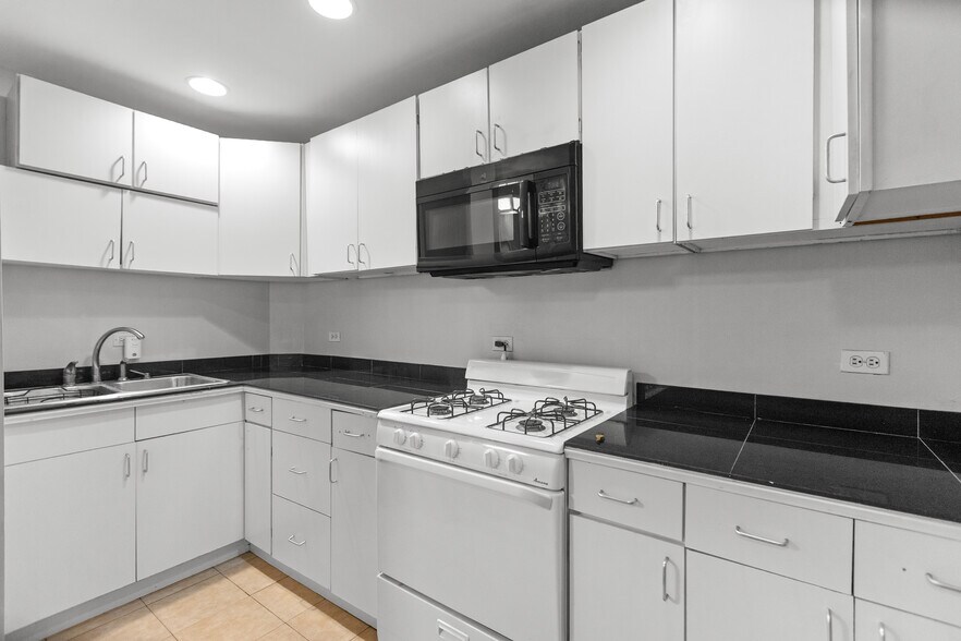 Building Photo - 2610 W Rice St