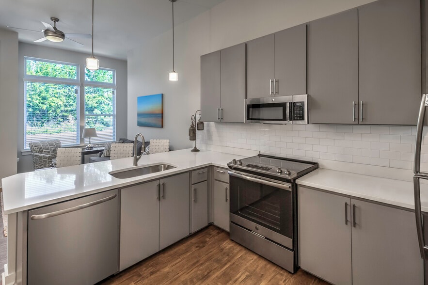 Building Photo - 300 Optimist Park