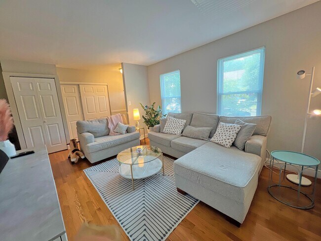 Building Photo - 950 Barton Oaks Pl