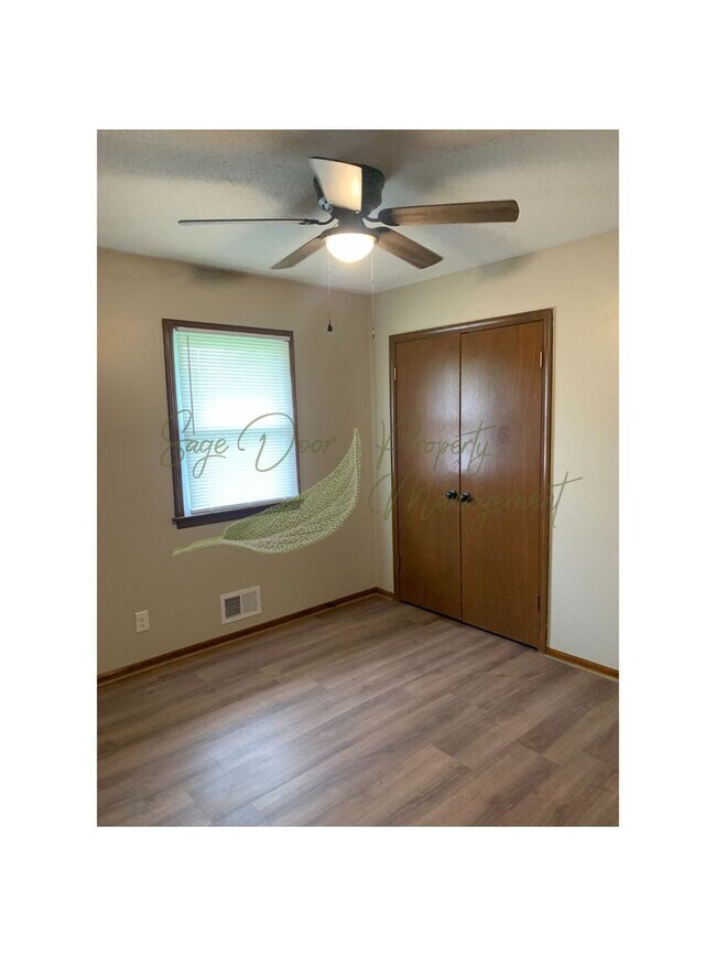 Building Photo - 3 BEDROOM IN BLUE SPRINGS!!!