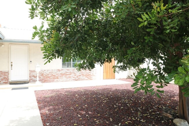 Building Photo - 4/Bedroom  Home for Lease in West Hills!