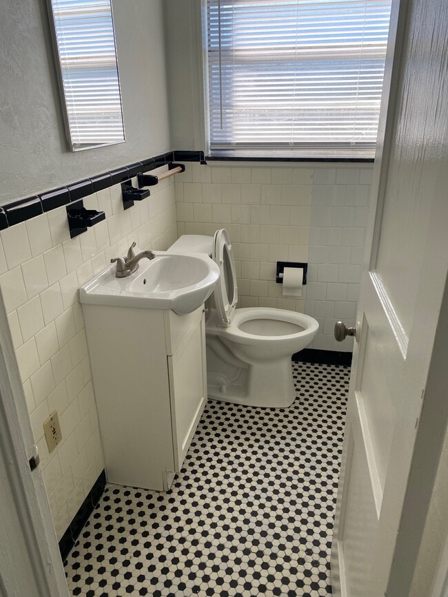 Building Photo - 39 Byron Ellinor Dr