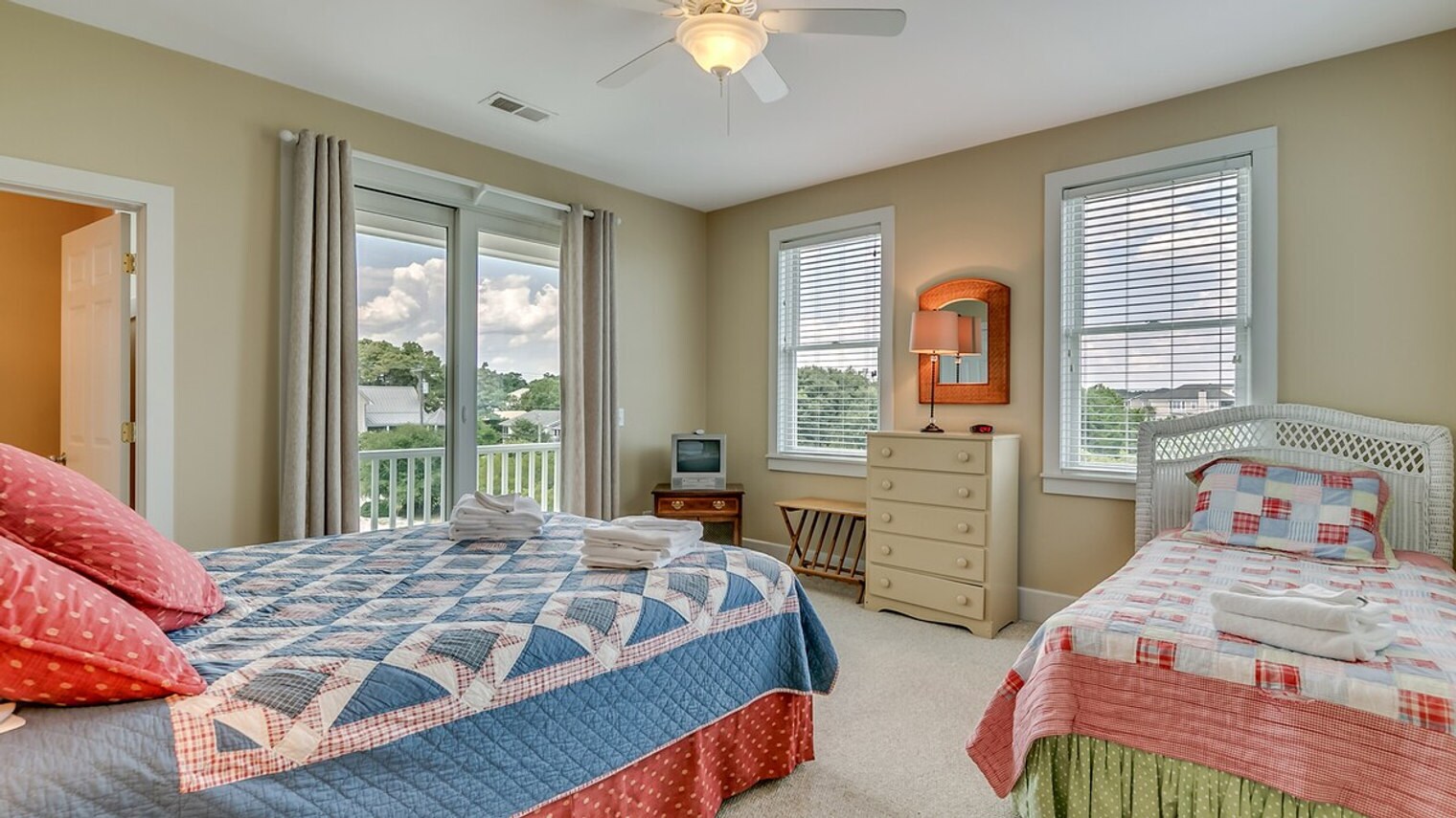 Building Photo - 630 Parker Dr