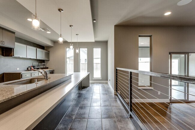 Building Photo - 2125 Heavenly Dr