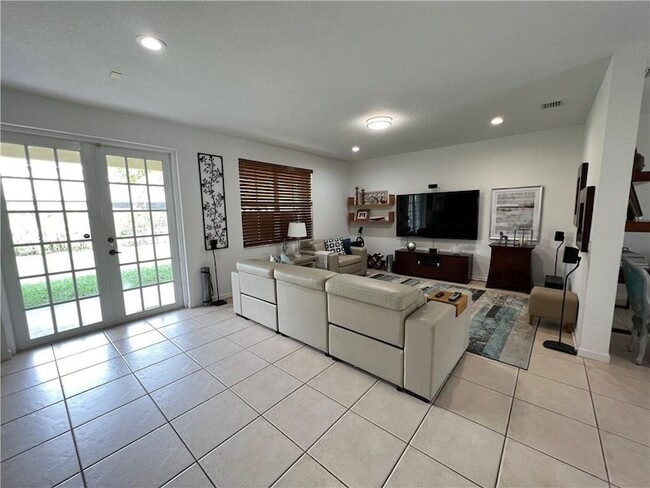 Building Photo - 1609 Sweetgum Terrace