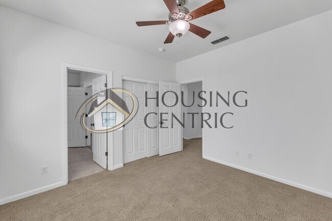 Building Photo - Beautiful Executive Home w/ Pool on 1/2 Ac...