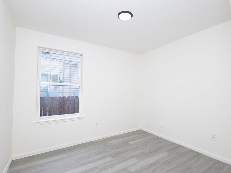 Building Photo - 1802 16th St