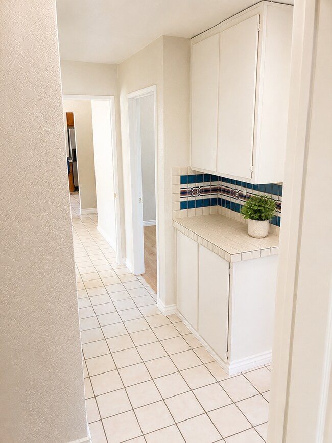 Building Photo - Beautiful Single-Story Home in the Desirable San Carlos Neighborhood