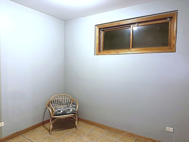 Building Photo - 5848 S Prairie Ave