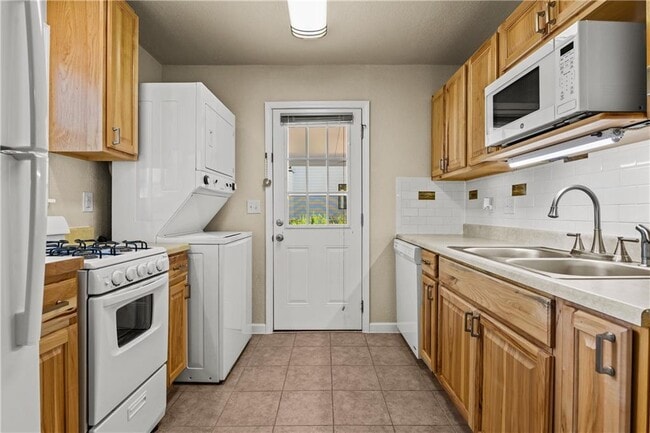 Building Photo - 1700 Cullen Ave