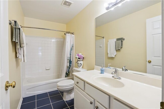 Building Photo - 2835 Olde Town Park Dr