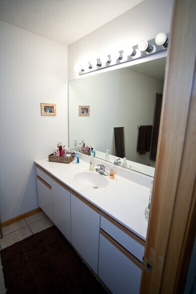 Building Photo - 85 Yotzonot Dr