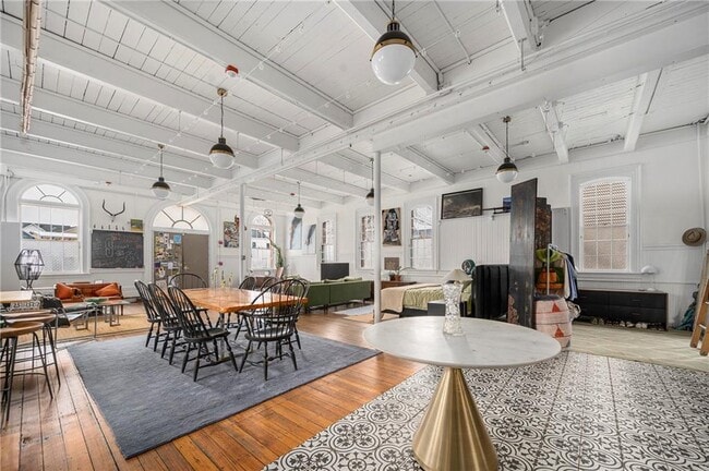 Building Photo - 4 Pallas St