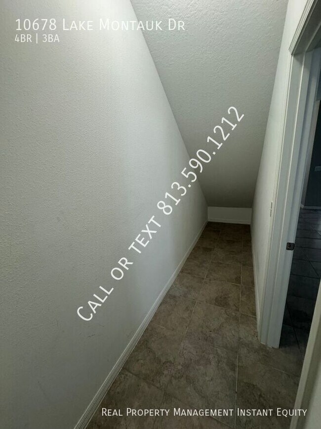 Building Photo - 10678 Lake Montauk Dr