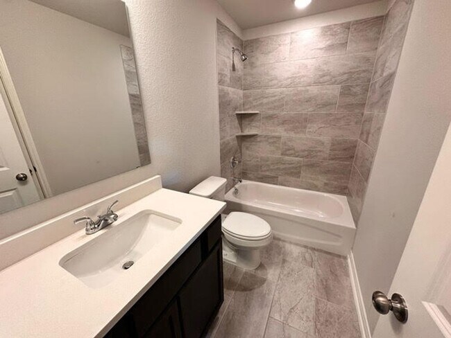 Building Photo - Nearly New 3-Bedroom Home in Hewitt, TX – Modern Living at Its Best