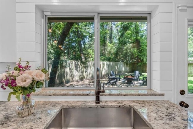 Building Photo - 25 Hornbill Ct