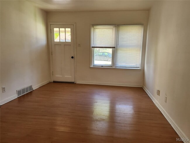 Building Photo - 132 Deane Ct