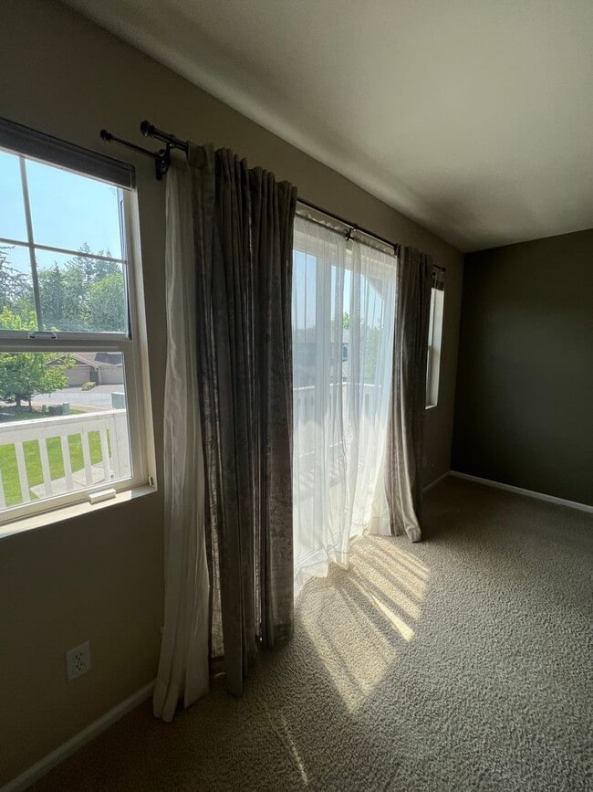 Building Photo - 2 Bedroom 1.75 Bathroom Condo in North Bellingham