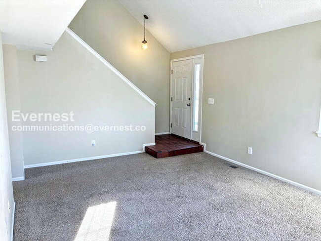 Building Photo - 2924 Ross Dr