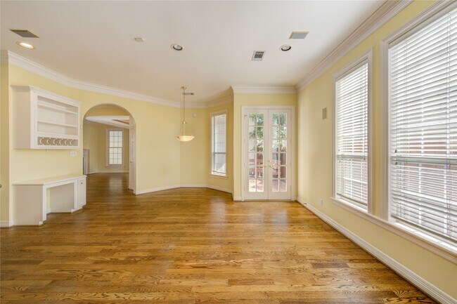 Building Photo - 2124 Nantucket Dr