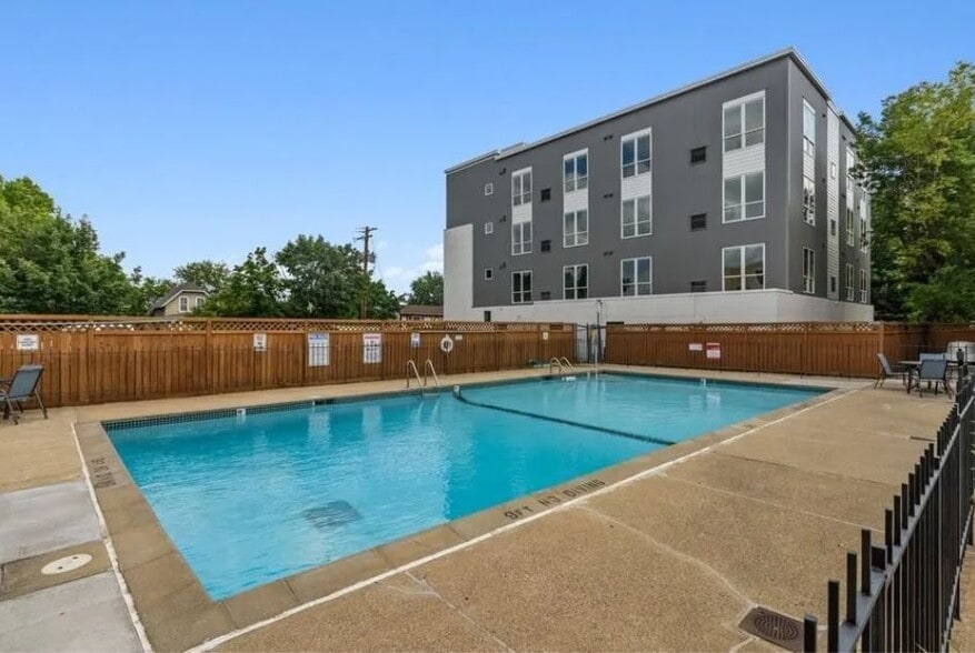 Primary Photo - 333 8th St SE