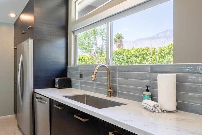 Building Photo - Luxury Mid Century Oasis in Palm Springs (Monthly Only - No Long Term)