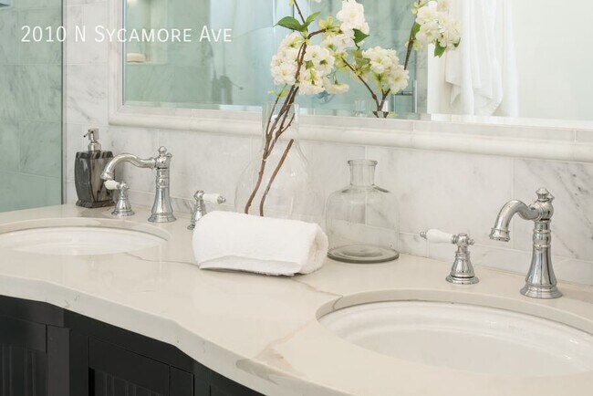 Building Photo - 2010 N Sycamore Ave