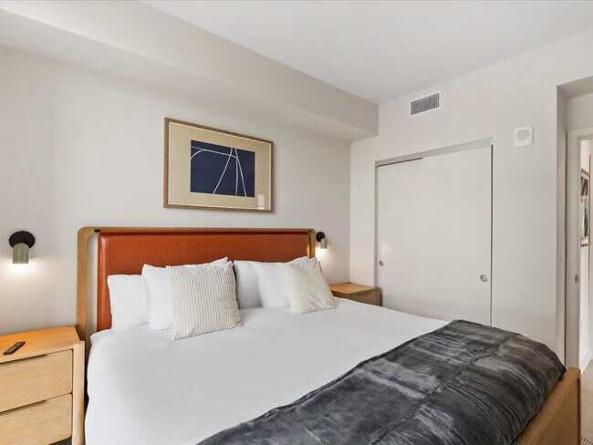 Building Photo - 11 NE 6th St