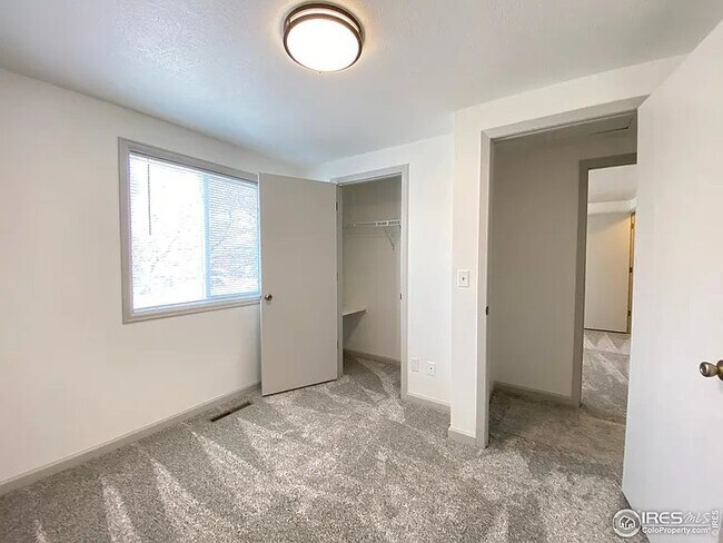 Building Photo - 3325 Birmingham Dr