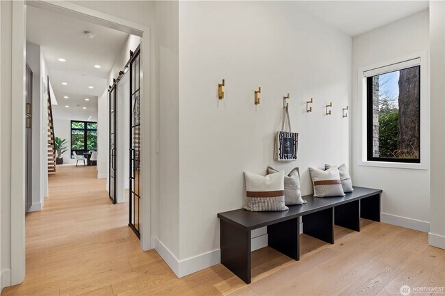 Building Photo - 5bd/4ba Kirkland Home