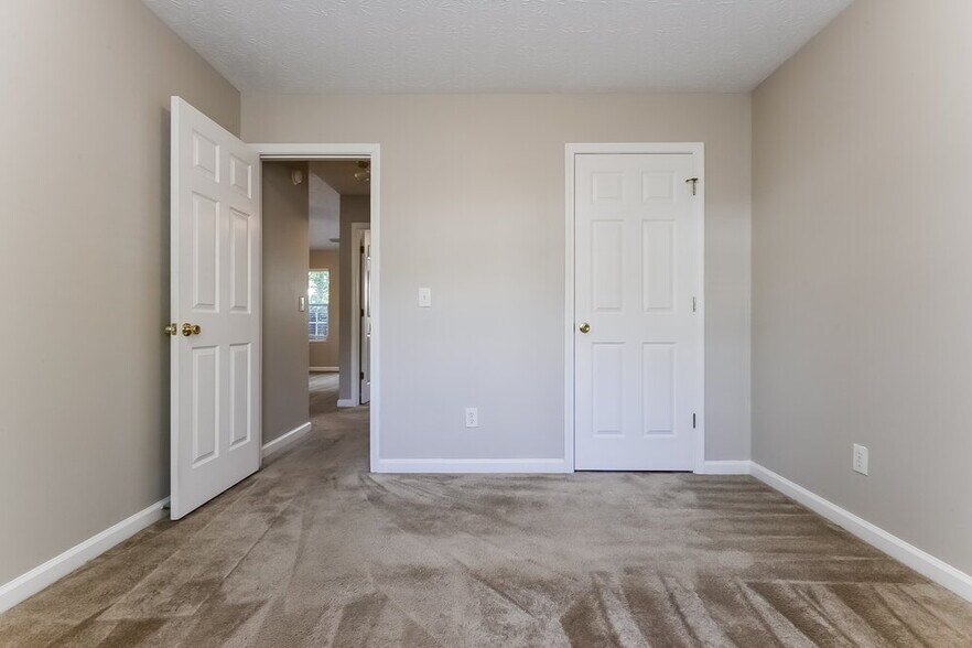 Building Photo - 1304 Violet Ln