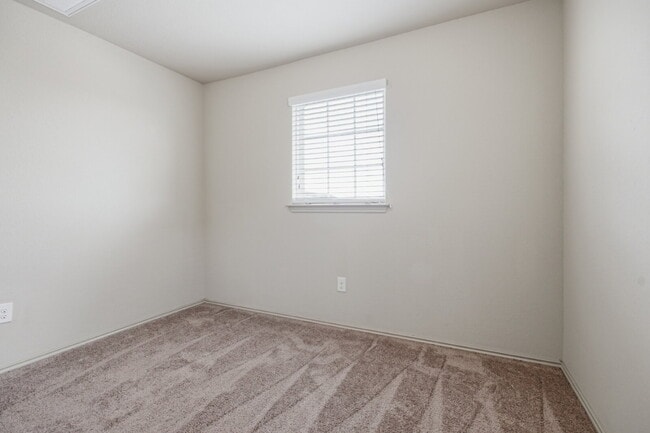 Building Photo - "Charming San Marcos Retreat: Spacious 3-Bedroom Home with 2.5 Baths on Lake Glen!"