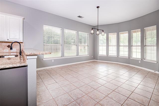 Building Photo - 8609 Forsythia Dr