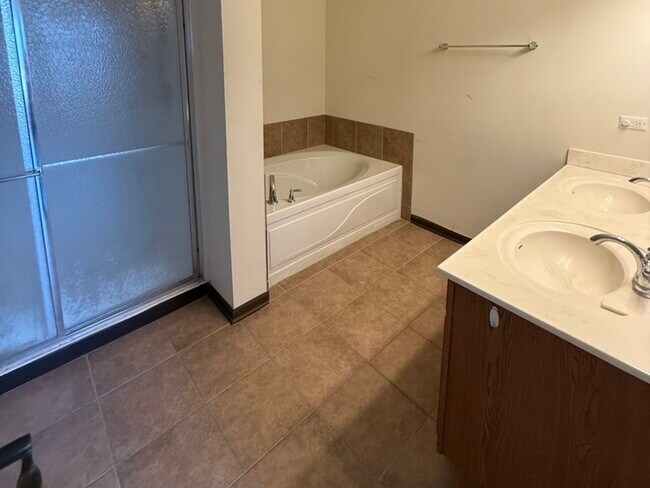 Building Photo - 286 Wolverine Dr