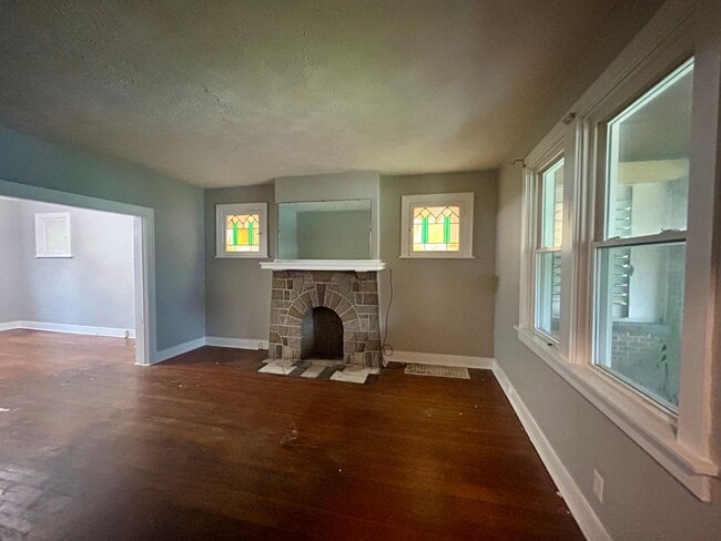 Building Photo - 1311 Oakhill St