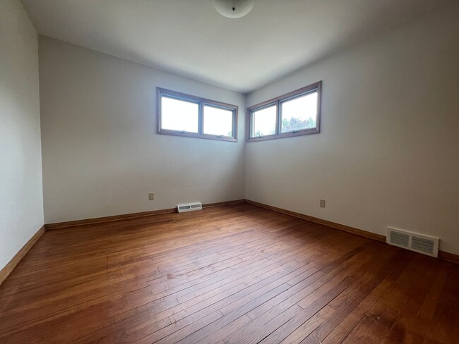 Building Photo - 26202 Lakeshore Blvd