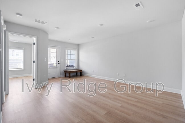 Building Photo - 2538 Lydia Ave