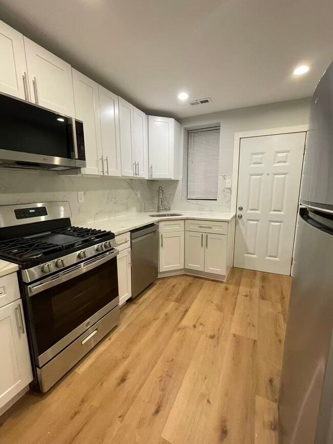 Building Photo - 3B1B house in Whitman area Available NOW