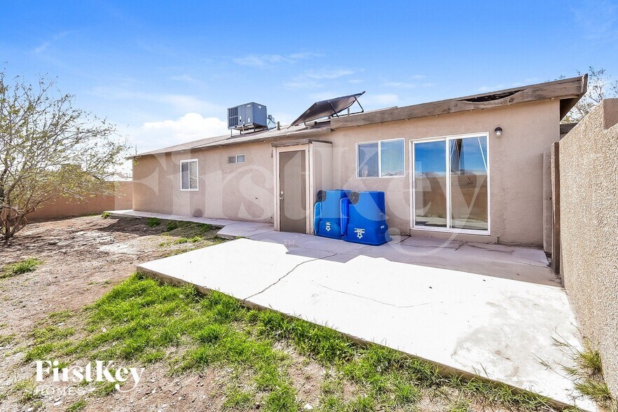 Building Photo - 301 Kings Ave