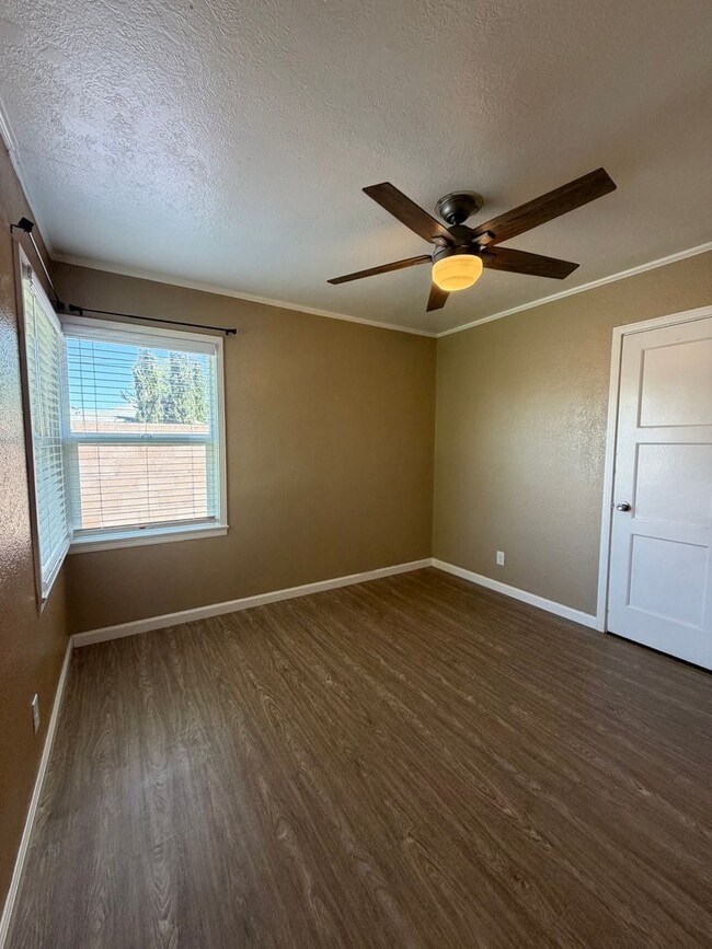 Building Photo - Newly Renovated Home in Tower District!