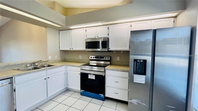 Building Photo - 14772 Laguna Beach Cir