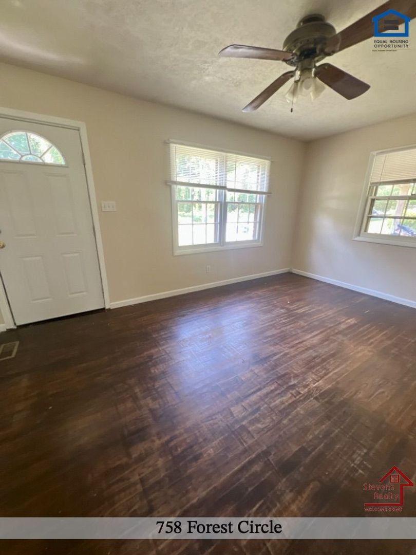 Building Photo - 758 Forest Cir