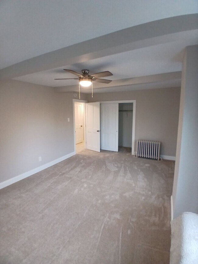 Building Photo - SPACIOUS RENOVATED FARMHOUSE AVAIL. FOR RENT!